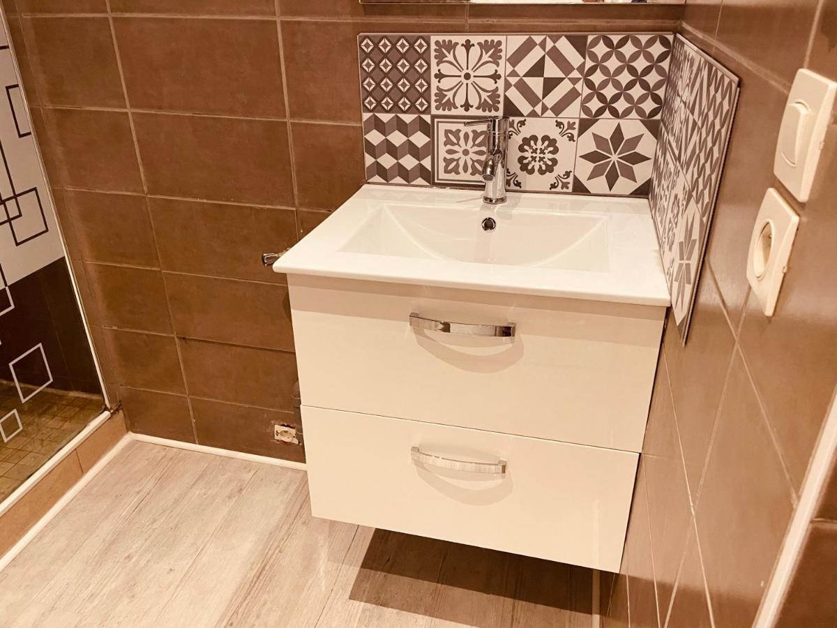 Appartement 2 Chambres Avec Parking Prive Gratuit Dijon Luaran gambar